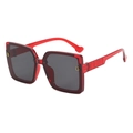 Occhiali da sole quadrati rosso trasparente con lenti grigie e logo B dorato - B03 Z-2 / Rosso Trasparente Lente Grigia