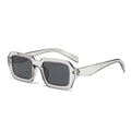 Lunettes de soleil carrées gris transparent aux couleurs acidulées avec verres gris foncé - Monture Gris Transparent Verre Gris