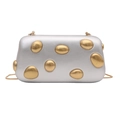 Elegante silberne Abend-Clutch mit 3D-Goldmetall-Kieselornamenten und goldener Kette - Silber