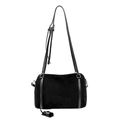 Dettaglio della borsa Boston in camoscio nero con texture morbida e fibbie argentate - Nero