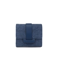 Primer plano de cartera pequeña de mezclilla azul marino con cierre de hebilla - Azul