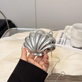Mini bolso de fiesta con forma de concha plateada y una delicada correa de cadena - Plata (Estilo 2 Cadena Lisa)
