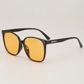 Vintage oversized square sunglasses with black frame and orange lenses for women - One Size / Black Frame Orange Lens