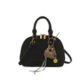 Vue détaillée du sac à main noir en forme de coquillage avec double zip et breloques - Sans Pendentif / Noir