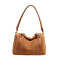 Détail de la texture en daim marron et des finitions métalliques dorées de ce sac à bandoulière - Marron Jaune / Petit