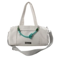Dettaglio borsa da viaggio in nylon grigio chiaro con manici rinforzati e corda decorativa - Grigio (Con Ciondolo)