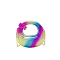Detail van regenboog acryl avondtas met rond handvat en gouden metalen ketting - Kleurrijk