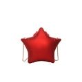 Détail du sac rouge en forme d'étoile avec texture brillante et chaîne dorée - Rouge