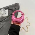 Mini borsa da sera in acrilico rosa metallizzato a forma di luna con catena dorata - Rosa Rosso