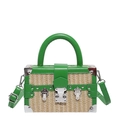 Détail du sac boîte en cuir vert et paille avec ferrures argentées et rivets - Vert