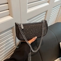 Borsa sottoascellare denim Y2K con strass scintillanti e catena d'argento da donna - Nero