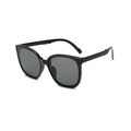 Modische faltbare Kinder-Sonnenbrille in Schwarz mit dunkelgrauen UV-Gläsern - Schwarzer Rahmen Graue Gläser