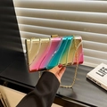 Regenboog avondclutch met golftextuur en gouden ketting voor dames mode 2025 - Kleurrijk