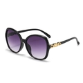 Lunettes de soleil oversize pour femmes avec verres dégradés violets et branches chaînées - Monture Noire Verres Dégradés Gris