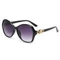 Lunettes de soleil papillon noires pour femmes avec verres dégradés violets et décor doré - Monture Noire Verres Dégradés Gris