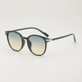 Gafas de sol redondas verde oscuro con lentes degradadas y detalles de bisagra plateados - Montura Verde Degradado Azul Amarillo