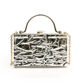 Borsa da sera argento con trama a crepe di ghiaccio, manico dorato e tracolla a catena - Stile 2 Argento