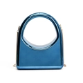 Sac rigide bleu métallisé avec poignée anneau et fine bandoulière chaîne dorée - Bleu