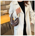 Unregelmäßige Acryl-Clutch in Bohnenform mit metallischem Spiegelglanz und Goldkette - Gunmetal