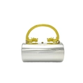 Detail van de cilindrische zilveren clutch tas met goudkleurig handvat in draakvorm - Zilver
