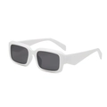Moderne witte rechthoekige zonnebril met dik montuur en donkere glazen in retro stijl - D15 Z-3 / Wit Frame Grijze Lenzen
