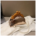 Champagnerfarbene Pailletten-Abendtasche mit Holzgriff und weißer Perlenkette - Champagner