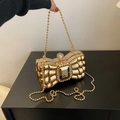 Elegante borsa da sera a fiocco dorata con chiusura di perle e tracolla a catena - Oro