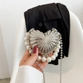 Mini borsa da sera a cuore in metallo argento con decorazione di perle e catena - Argento con manico in perle bianche