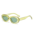 Lunettes de soleil ovales vert clair translucide avec strass vue de côté à 45 degrés - A03 Y-1 / C3 Monture Verte Translucide Verres Verts