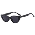 Klassische schwarze Cat-Eye-Sonnenbrille mit UV-Schutz auf weißem Hintergrund - Schwarzer Rahmen Graue Gläser