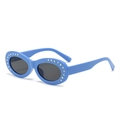 Lunettes de soleil ovales bleu ciel avec strass et verres anti-UV gris foncé - A03 Y-1 / C4 Monture Bleue Verres Gris