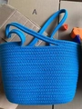 Elektrisch blaue Baumwollseil-Webtasche mit stabilen Doppelgriffen für Sommerausflüge - L Blau