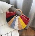 Handgewebte halbkreisförmige Strohhandtasche mit bunten Streifen für den Strandurlaub - Farbig Groß (Nur Handheld)