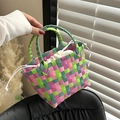 Borsa a mano intrecciata a mano in verde, rosa e ciano con fodera interna bianca - Sistema Verde
