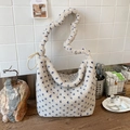 Sac fourre-tout en polaire à pois avec motifs floraux bleus et anse à volants - Blanc Cassé
