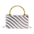 Bolso de mano plateado con diseño de ondas y asa decorativa con cuentas doradas - Estilo 1 Plata