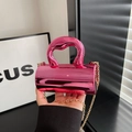 Elegante mini bolso cilíndrico en color magenta metalizado con asa ancha y cadena dorada - Rosa Rojo