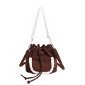 Braune Cord-Eimertasche mit weißem Plüschbesatz und eleganter Stickerei - Braun