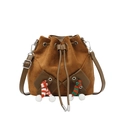 Braune Wildleder-Beuteltasche mit festlichen Weihnachtsanhängern und Trageriemen - Braun
