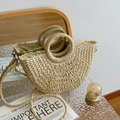 Sac demi-lune en paille tressée beige avec poignées rondes et bandoulière assortie - Moyen / Blanc Cassé