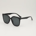 Grandes lunettes de soleil noires avec trois points métalliques et verres gris foncé - D14 Z-2 / Style noir avec décoration de rivets à trois points (RIC Noir 2122)