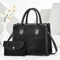 Elegante conjunto de bolso tote negro mate con estuche a juego y tachuelas - Negro