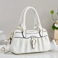 Borsa Boston bianca motivo litchi con fibbia dorata e tracolla regolabile - Bianco