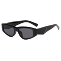 Retro Katzenaugen-Sonnenbrille mit kleinem Rahmen und geometrischem Relief-Design in Schwarz - Schwarzer Rahmen Graue Gläser