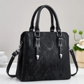 Sac à main classique en cuir noir gaufré avec détails argentés et poignées - Noir