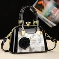 Elegant shell-shaped shoulder bag in black patent leather with silver texture and rose charm - Light Gray