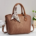 Sac à main vintage marron texturé avec foulard rayé et bandoulière amovible - Jaune Terre