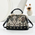 Borsa a mano chic etnica con borchie e ciondolo a cuore, borsa a tracolla elegante da donna - Nero
