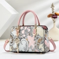 Chic women's shoulder bag with paisley floral pattern and pink leather handles - Pink