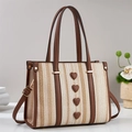 Borsa tote a righe con decorazioni a cuore e manici in pelle marrone in interni - Cachi